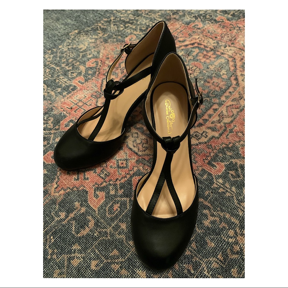 Juicy Couture Black T- Strap Pumps